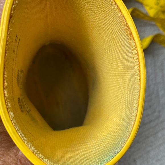 Hunter Vibrant Yellow Boots - Picture 3 of 3